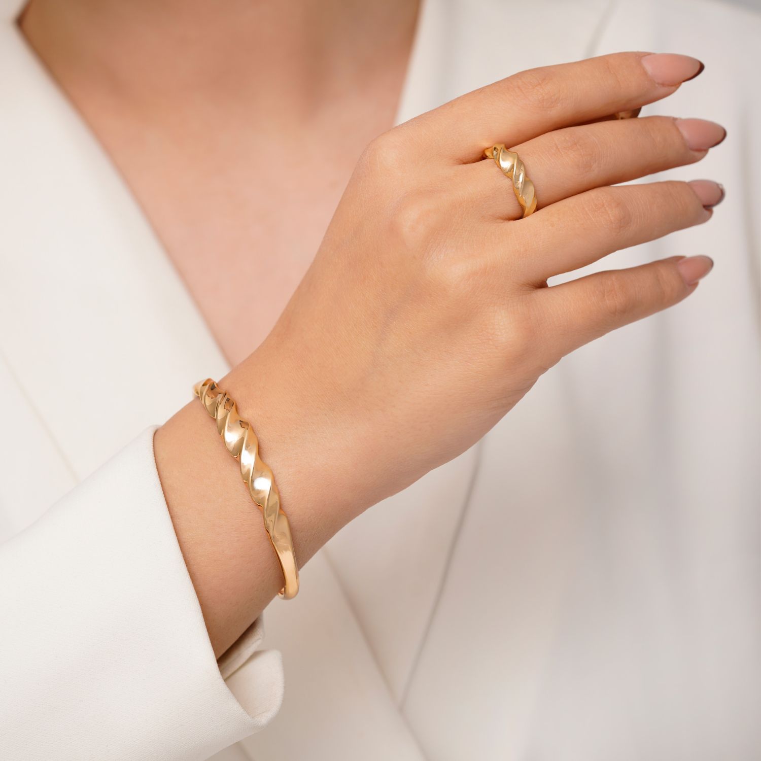 دستبند النگویی شوپینگ 8.3 میل سایز3 با انگشتر طلایی